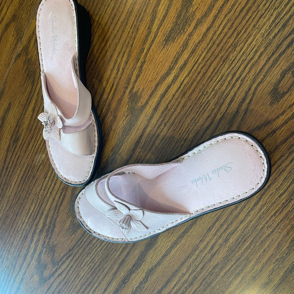 Pink slip on sandal in excellent shape 1 small scuff on one